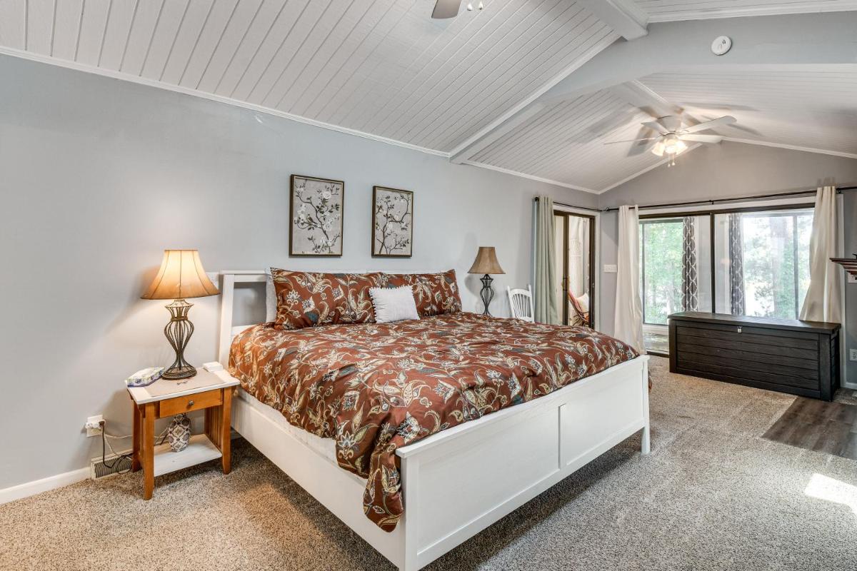 Waterfront Lake Hartwell Vacation Rental w/ Dock! - Housity