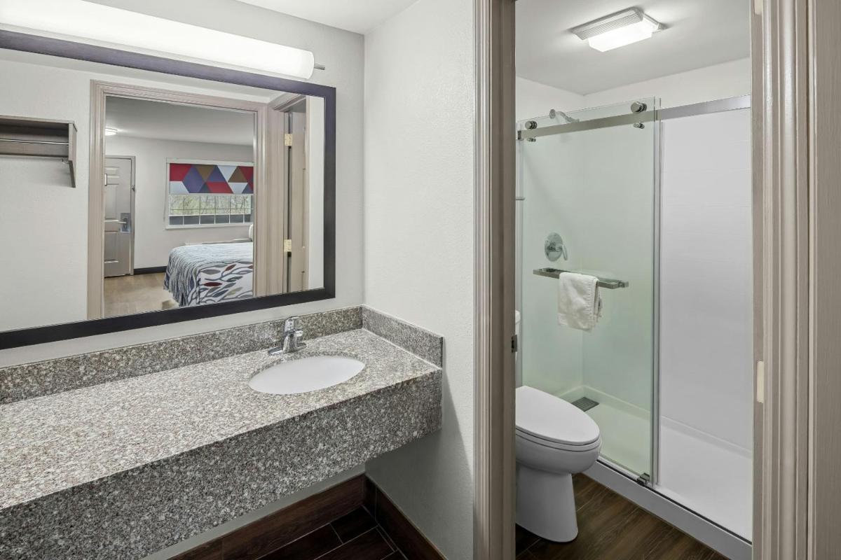 Red Roof Inn & Suites Marysville - Housity