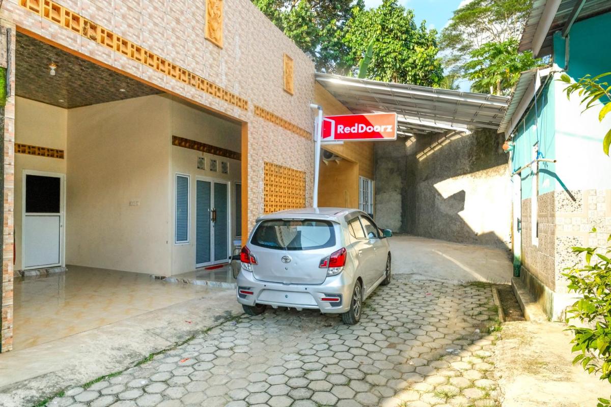 RedDoorz near Alun Alun Banjarnegara - Housity