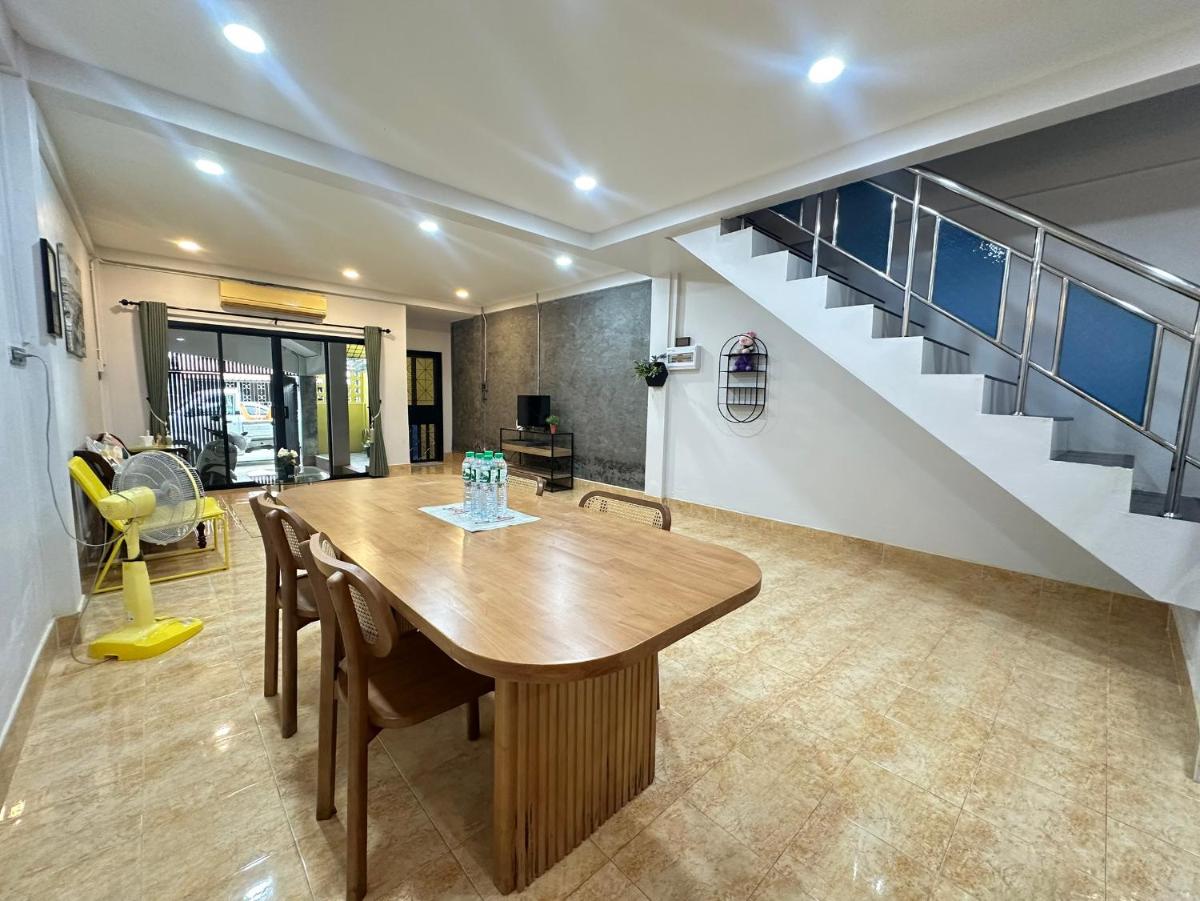 พี่จ๋า เฮ้าส์ P'Ja House - Hizvo