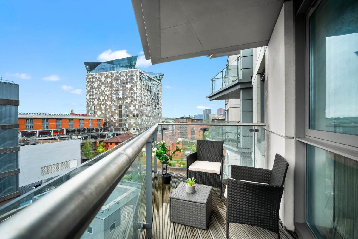 Stylish Apartment - City Centre - Parking & Balcony - Netflix 351CP - Housity