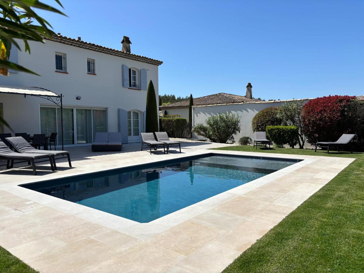 Golf de Pont Royal Villa les Micocouliers climatisée 4 chambres Piscine chauffée Parking - Housity