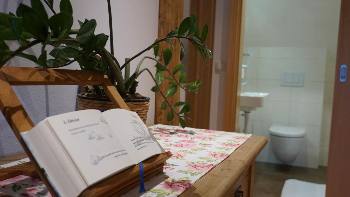 Waldrast Bed & Breakfast - Housity