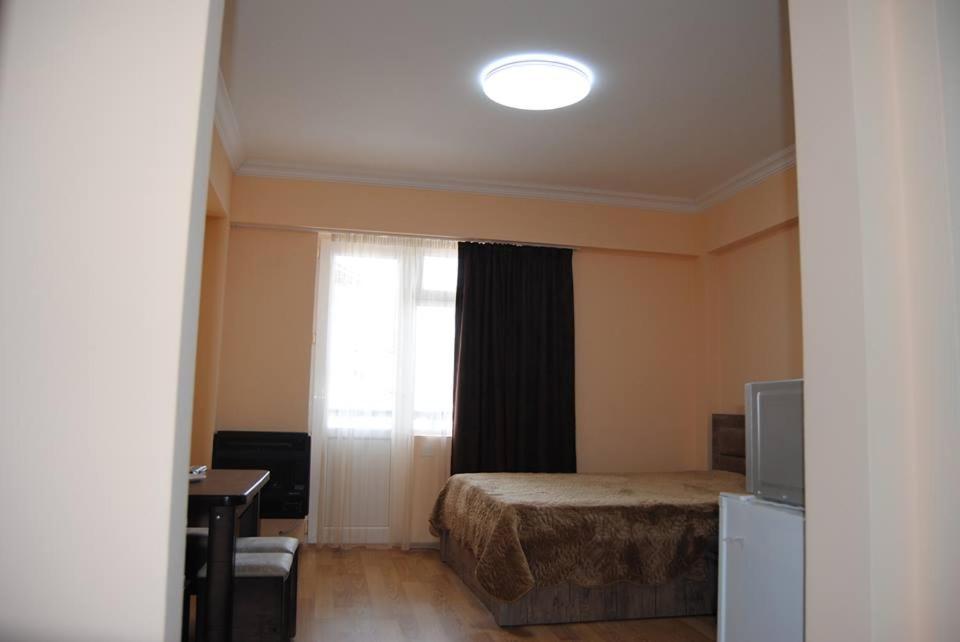 Holiday Studio - Housity
