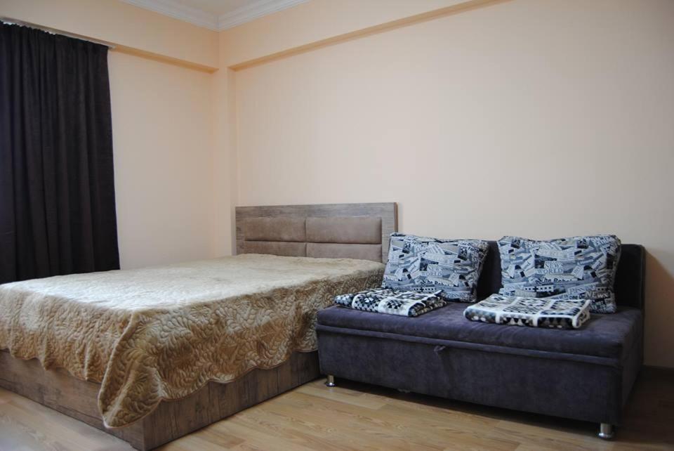 Holiday Studio - Housity