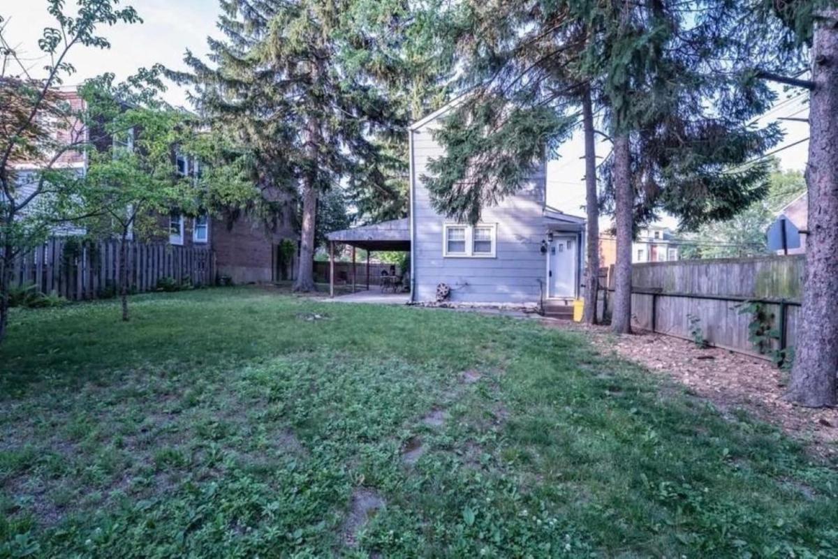 Cozy 1BR Apt with Workspace Near Train Station & Downtown - Housity