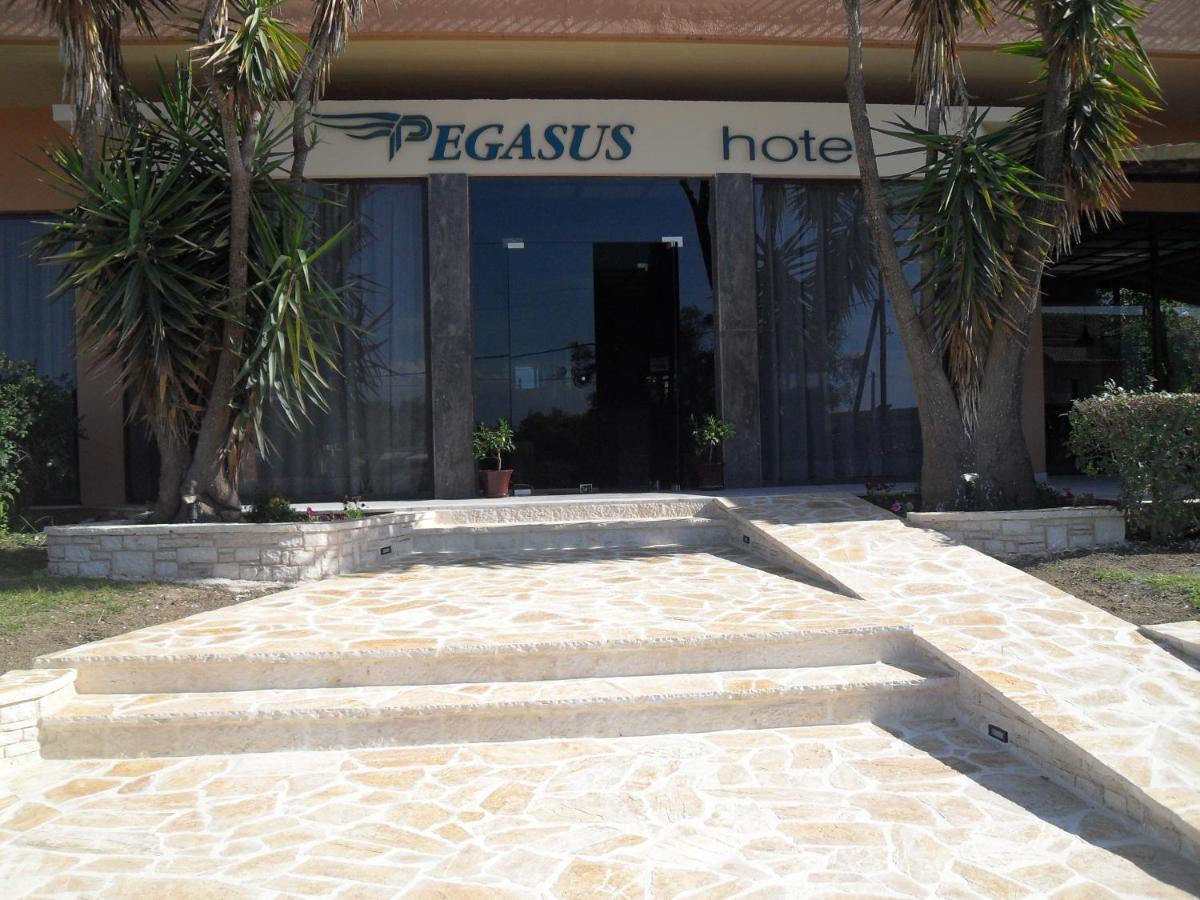 Pegasus Hotel - Housity