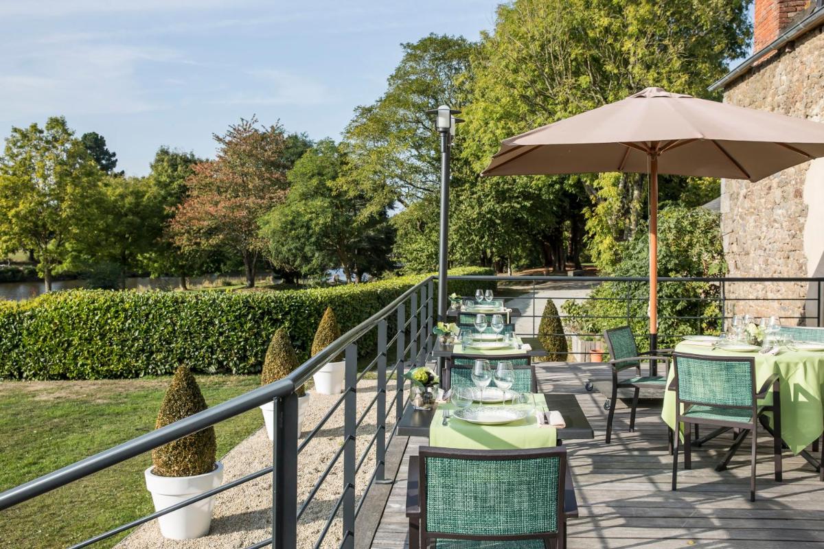 Jardin de l'établissement Hotel de L'Abbaye Le Tronchet - Handwritten Collection