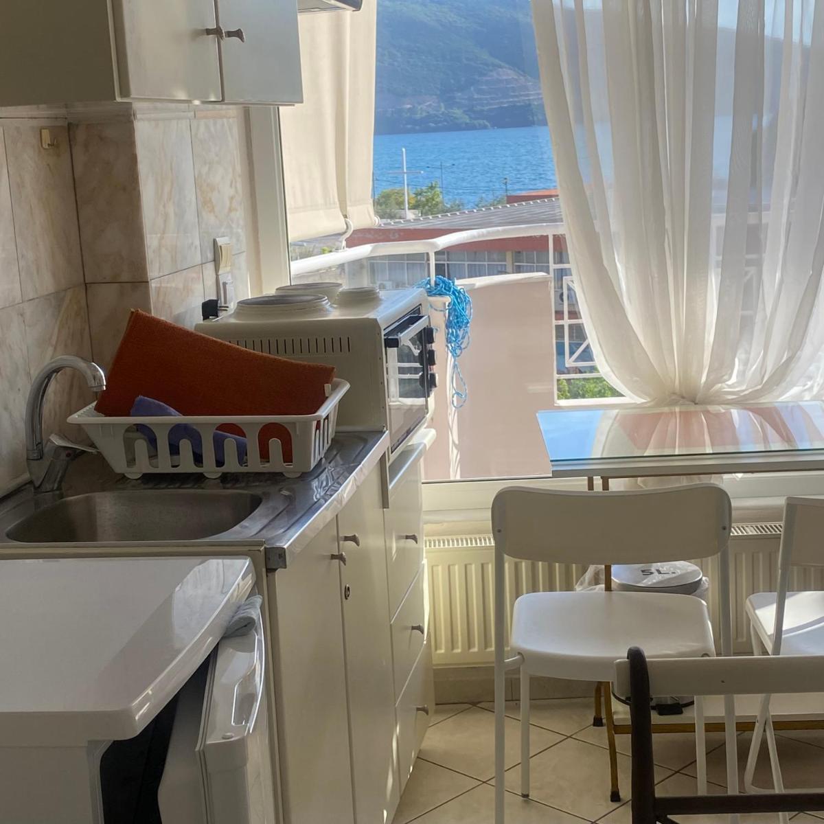Marias rooms chantzara spyropoulos family apart 50 sqm 2studios sea view far 50 m harbour , heart city, flats to let - Housity