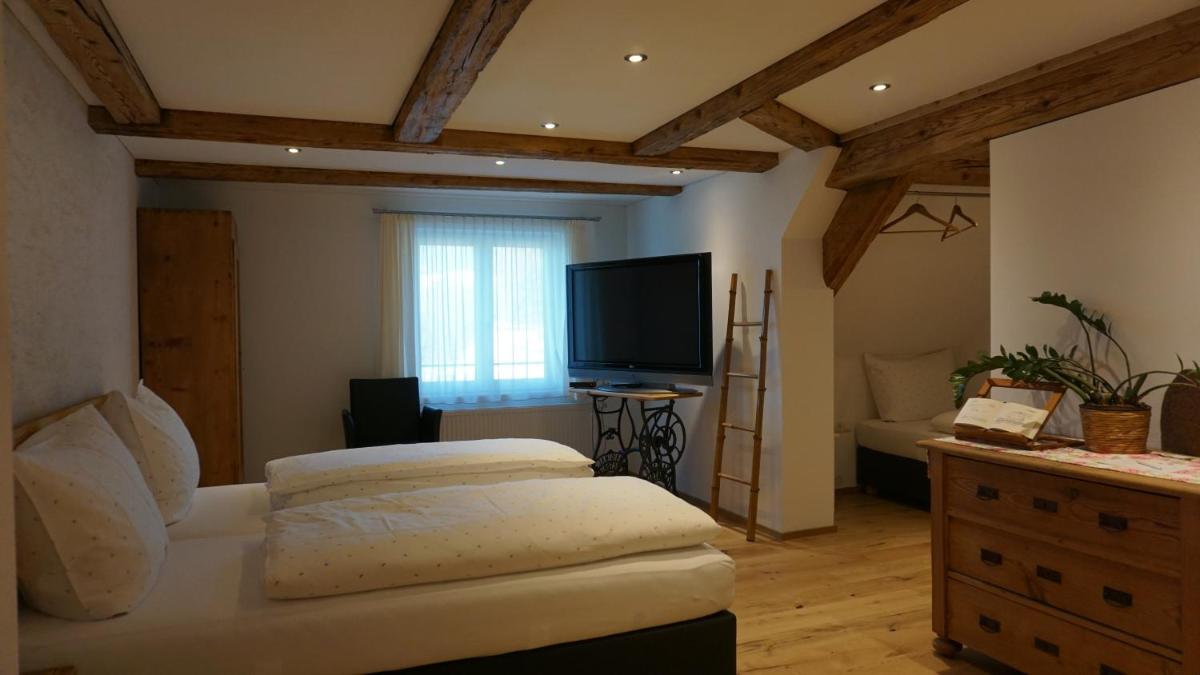 Waldrast Bed & Breakfast - Housity