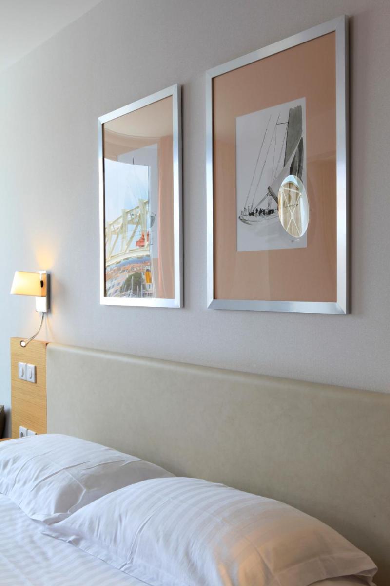 Un ou plusieurs lits dans un hébergement de l'établissement Best Western Premier Hôtel du Vieux-Port
