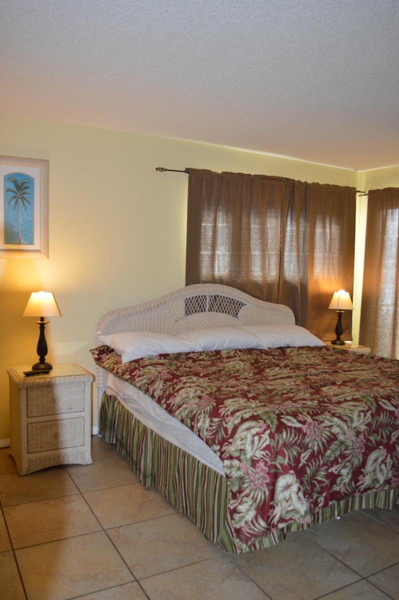The Summit Condominiums - Housity