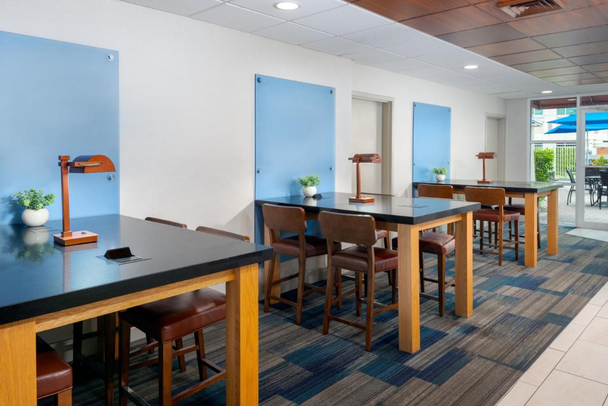 Holiday Inn Express Miami Airport Doral Area by IHG - Housity
