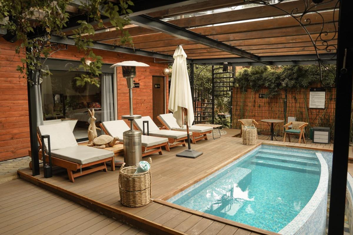 Hotel Boutique La Casa Del Lago - Housity