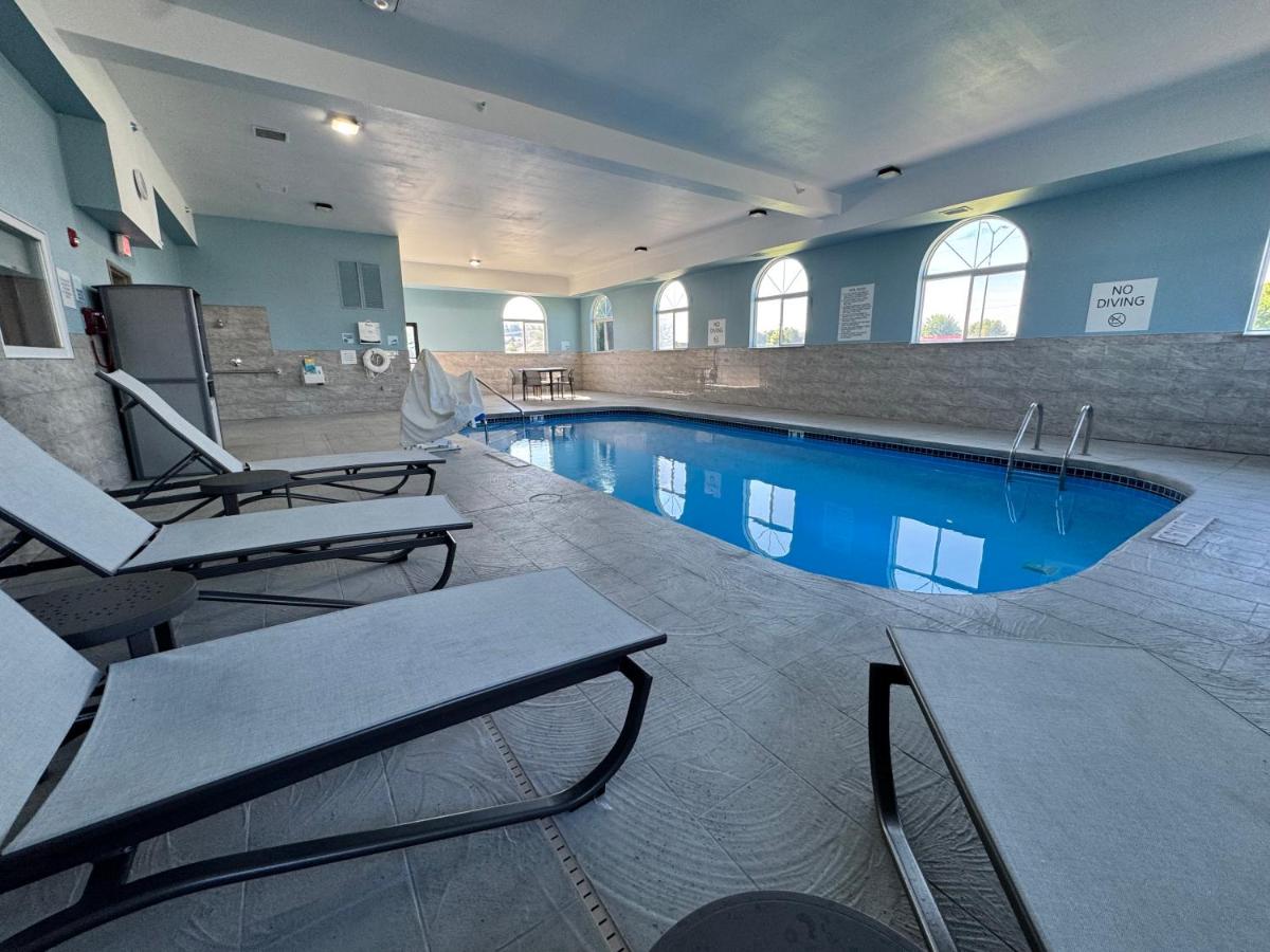 Holiday Inn Express Deforest Madison Area by IHG - Housity