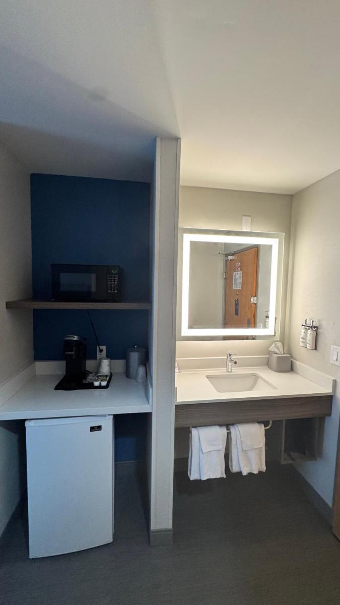 Holiday Inn Express Deforest Madison Area by IHG - Housity
