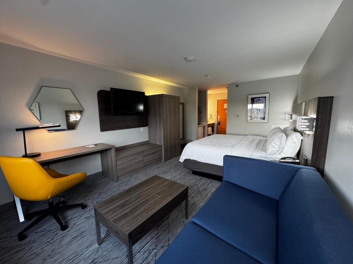 Holiday Inn Express Deforest Madison Area by IHG - Housity