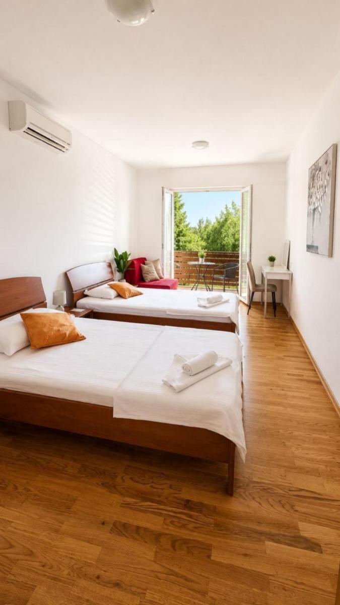 Villa Amaris - Apartments with sea view & heated swimming pool at Čiovo - Housity