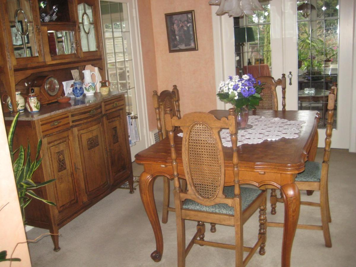 Point Grey Guest House - Housity