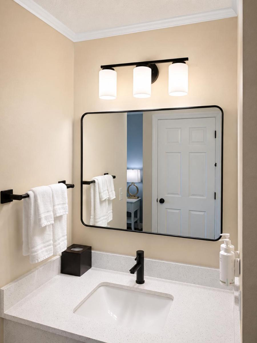 Cod Cove Inn, BW Signature Collection-Boothbay Harbor Area - Housity