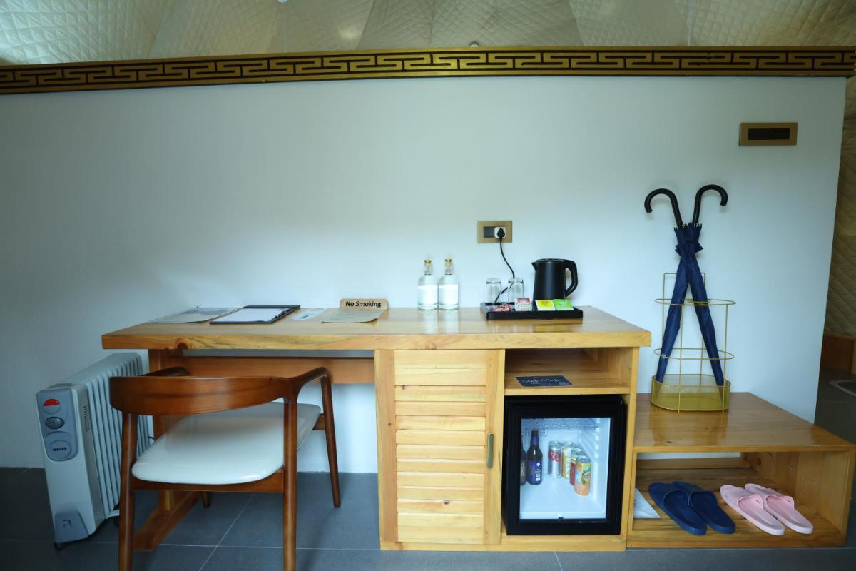 Highland Glamping Riverfront Luxury Dome Tent - Housity