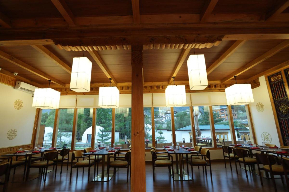 Highland Glamping Riverfront Luxury Dome Tent - Housity