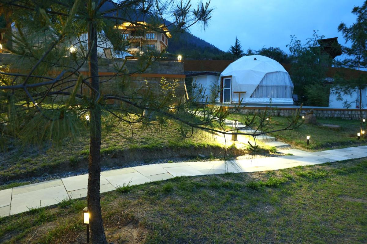 Highland Glamping Riverfront Luxury Dome Tent - Housity