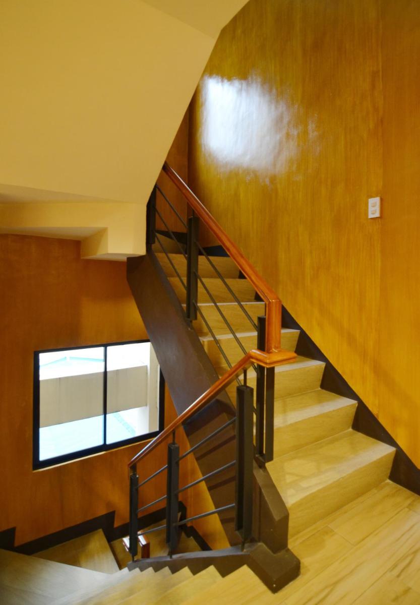 The Windy Ridge Hotel Manila - Housity