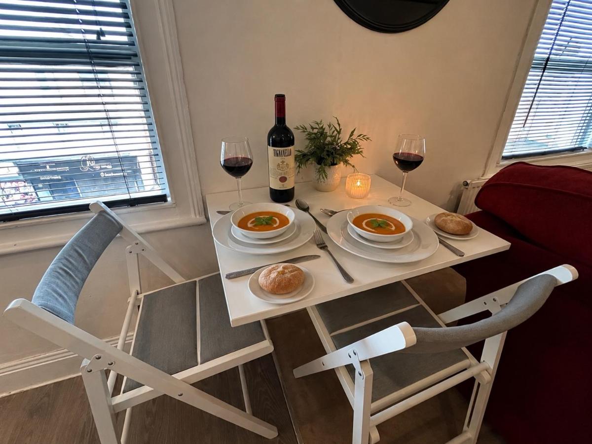 2 Bed Apartment Sleeps 6 Free Van Parking Walk To Weatherspoons - Hizvo