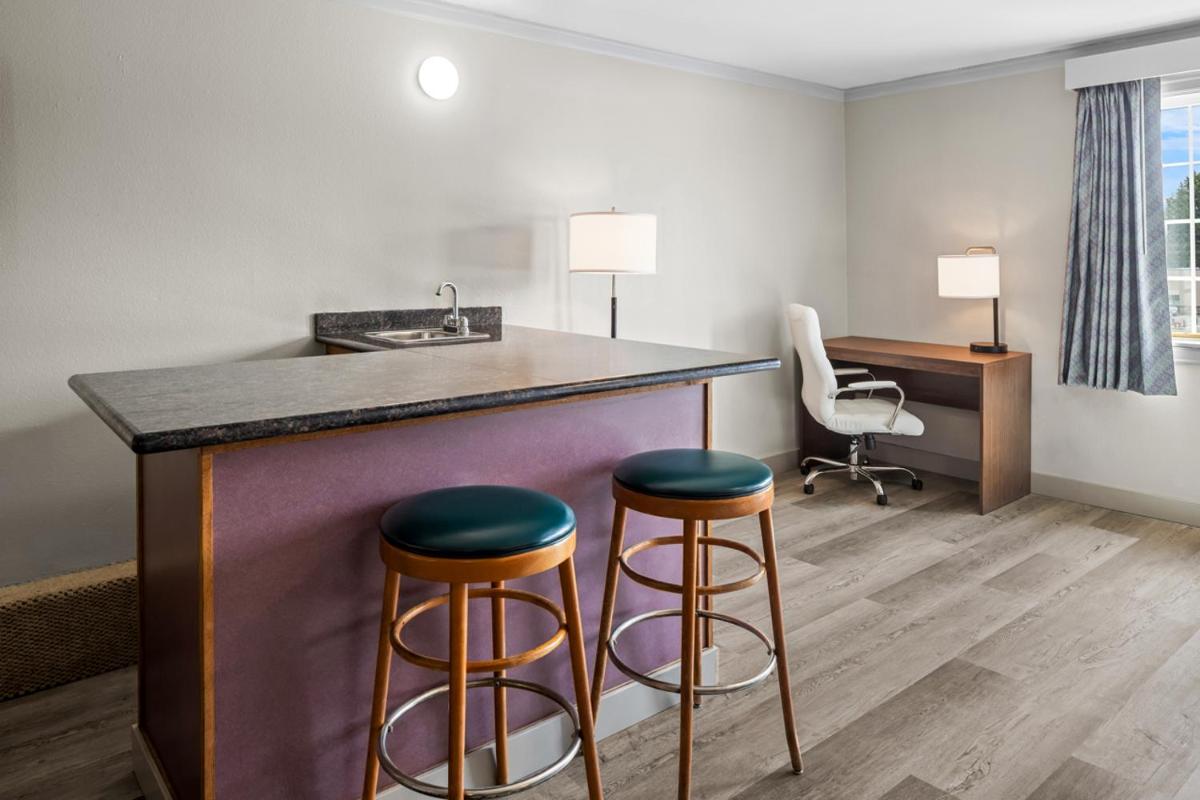 Days Inn by Wyndham Mt. Vernon - Housity