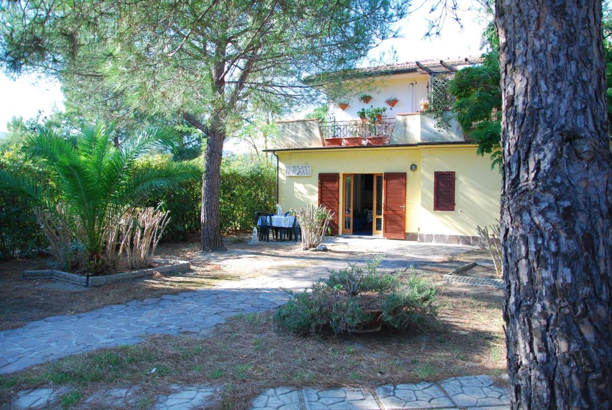 Appartamento Acacia - Zona centrale, con clima, giardino privato e posto auto - Housity
