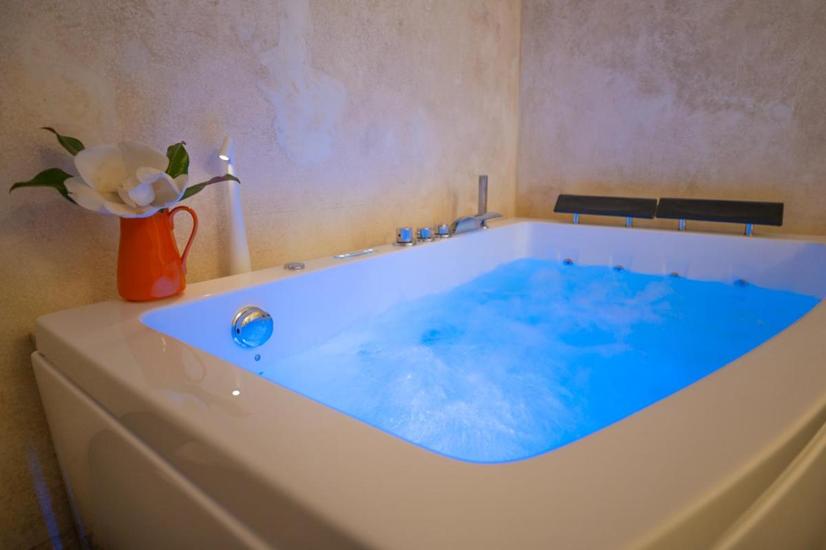 P43 Sicilian Suites - Housity