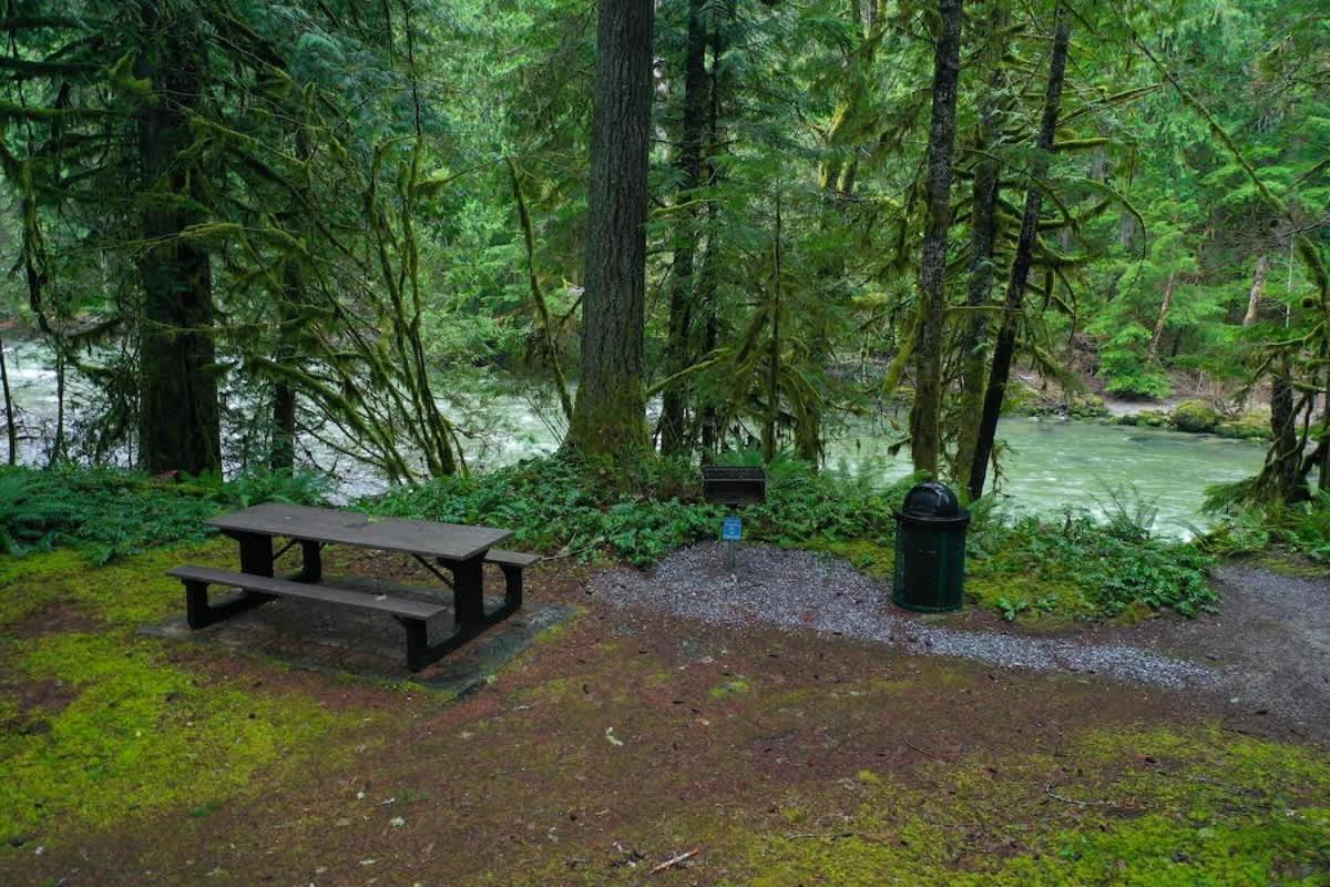 Moonriver Retreat - Housity