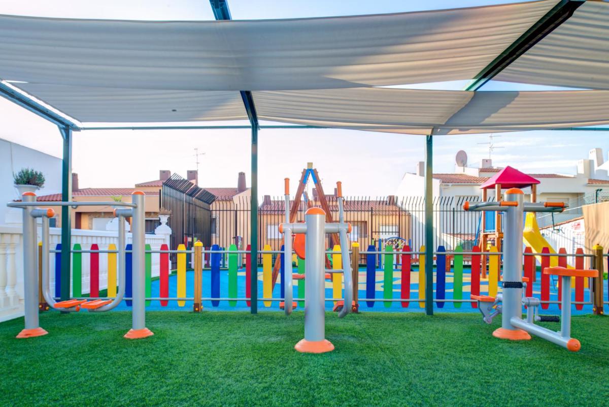 A área de jogos para crianças em Choromar Apartments