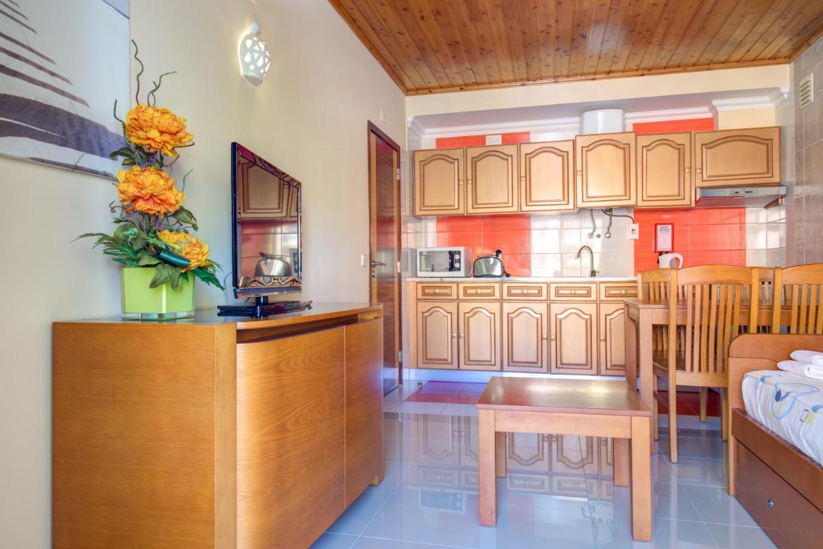A cozinha ou kitchenette de Choromar Apartments