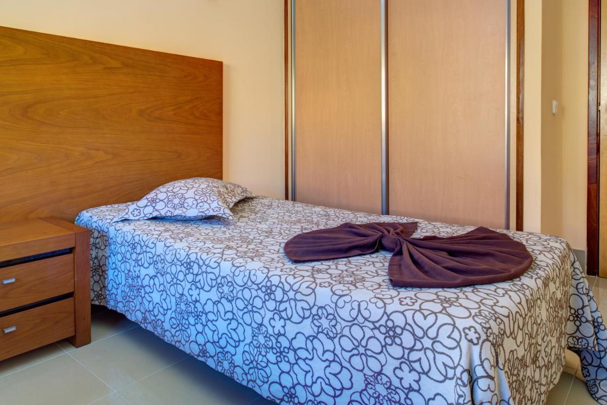 Uma cama ou camas num quarto em Choromar Apartments