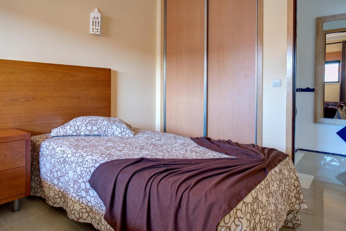 Uma cama ou camas num quarto em Choromar Apartments