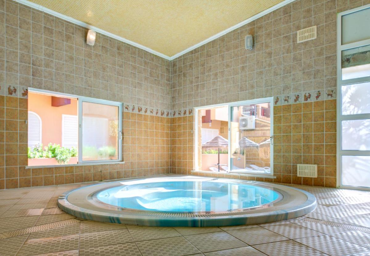 A piscina em ou perto de Choromar Apartments