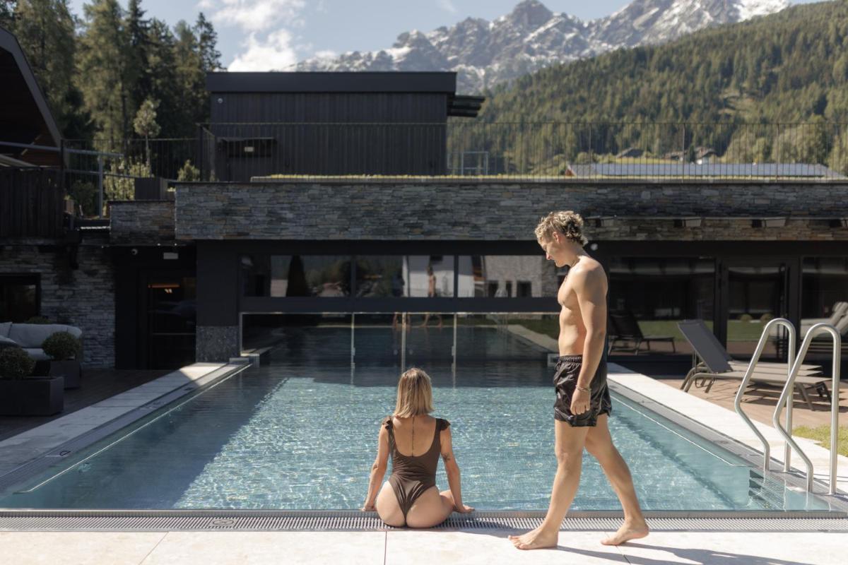 Aparthotel Familiaris - Family Apartments - Pools & Spa in Dolomites - Housity