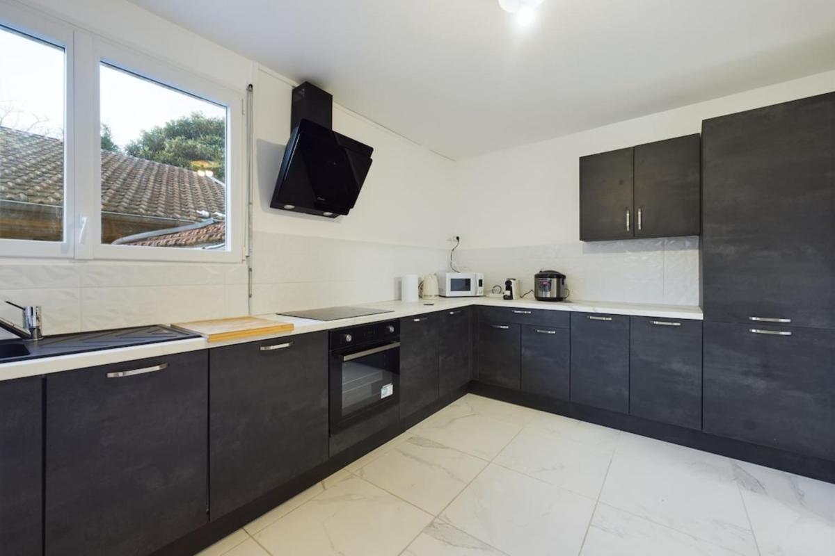 La Champenoise - Private Garden with Covered Patio - Housity