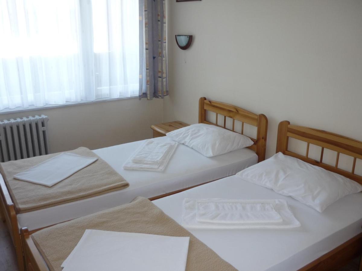 Rooms Bijela Ruža - Housity