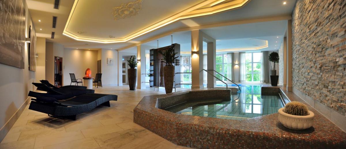 Kurhotel Grüttner mit eigenem Sole Thermal Schwimmbad 32 Grad und Saunalandschaft - Housity