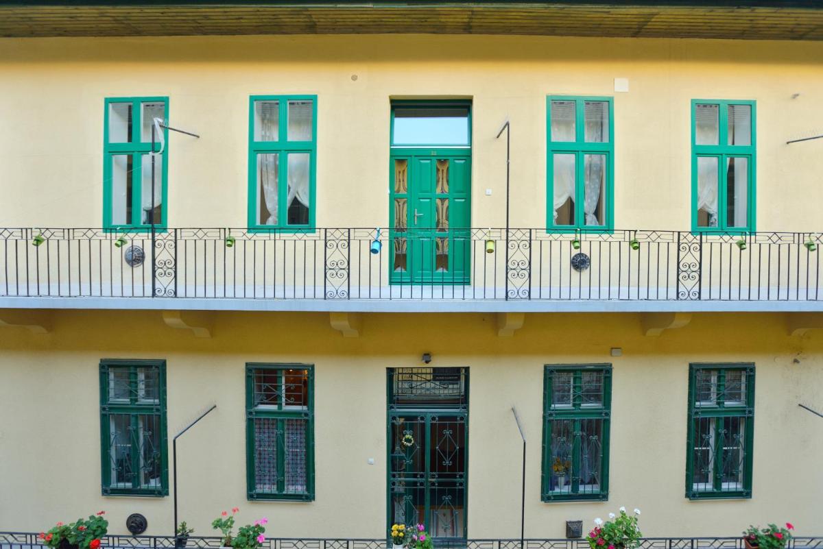 Suitetrails - Gozsdu Apartments in Center
