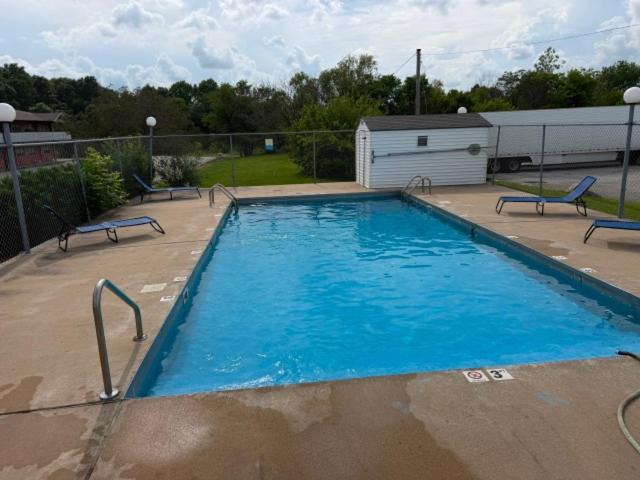 Days Inn by Wyndham Kingdom City - Housity