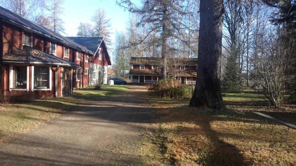 Metsolan pihapiiri - Housity