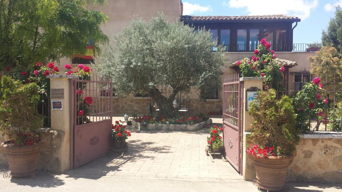 Jardín al aire libre en La Posada Del Canal
