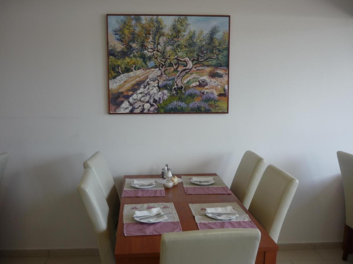 Rooms Bijela Ruža - Housity