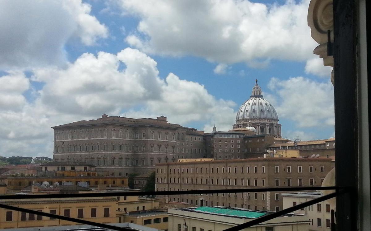 La Rosa del Vaticano Luxury Apartment - Housity