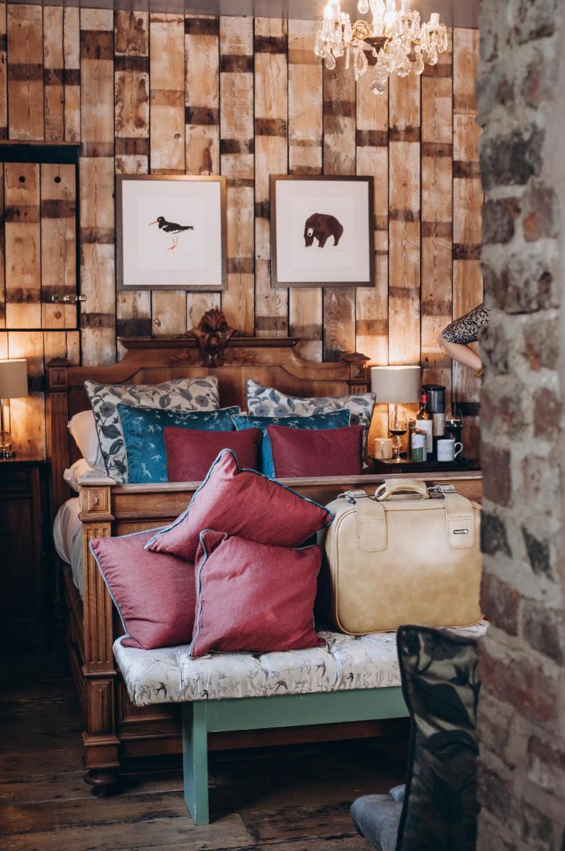 The Roebuck Inn - Housity