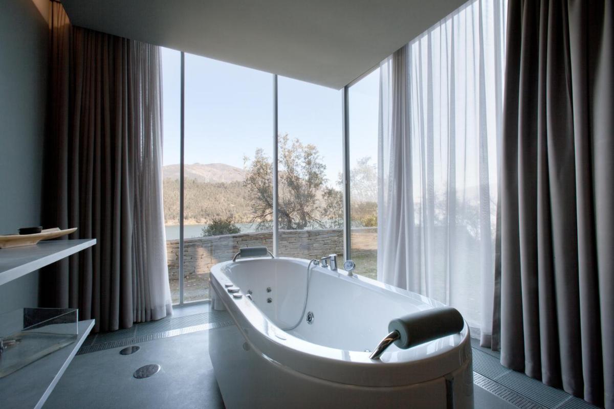 Uma casa de banho em Octant Douro